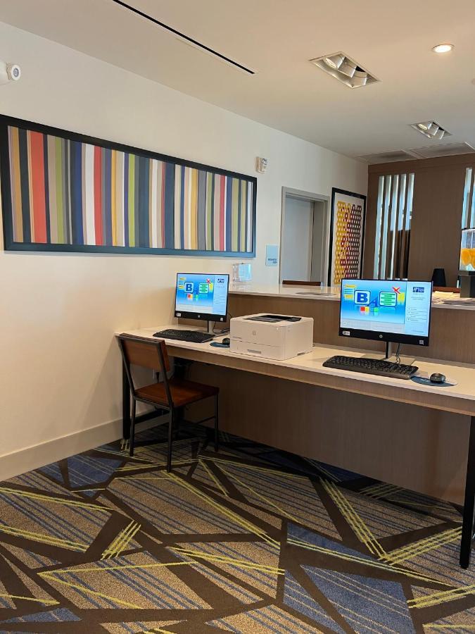 Holiday Inn Express & Suites - Ukiah By Ihg Exterior foto
